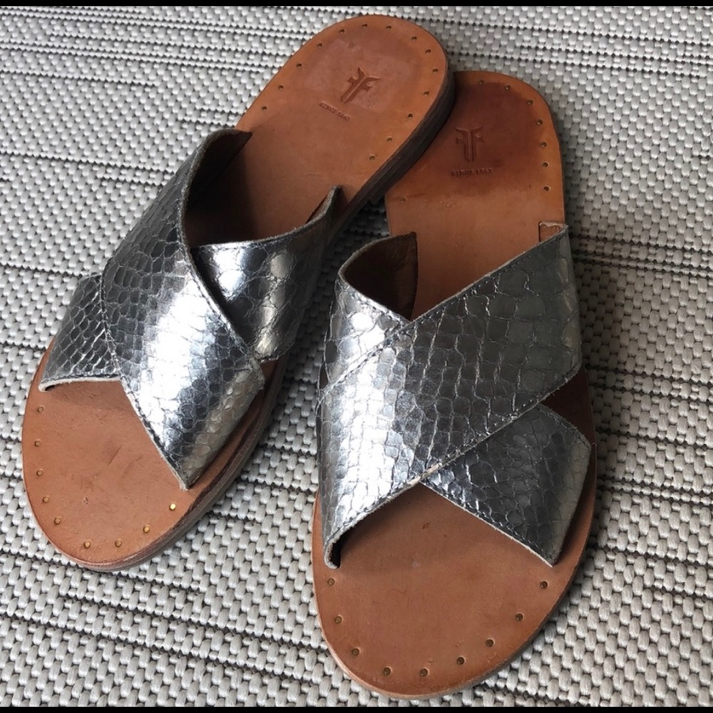 NWOT Frye Ally Criss Cross Slides Metallic silver